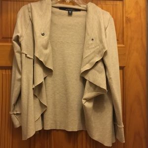 Kensie tan sweater/sweatshirt